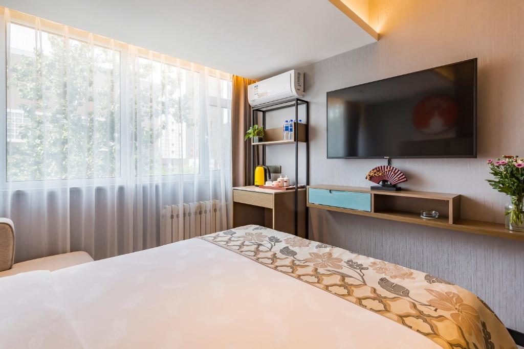 Двухместный (Chinese Mainland Citizens Only-Standard Double/Twin Room with Street View), Joyinn&Suites