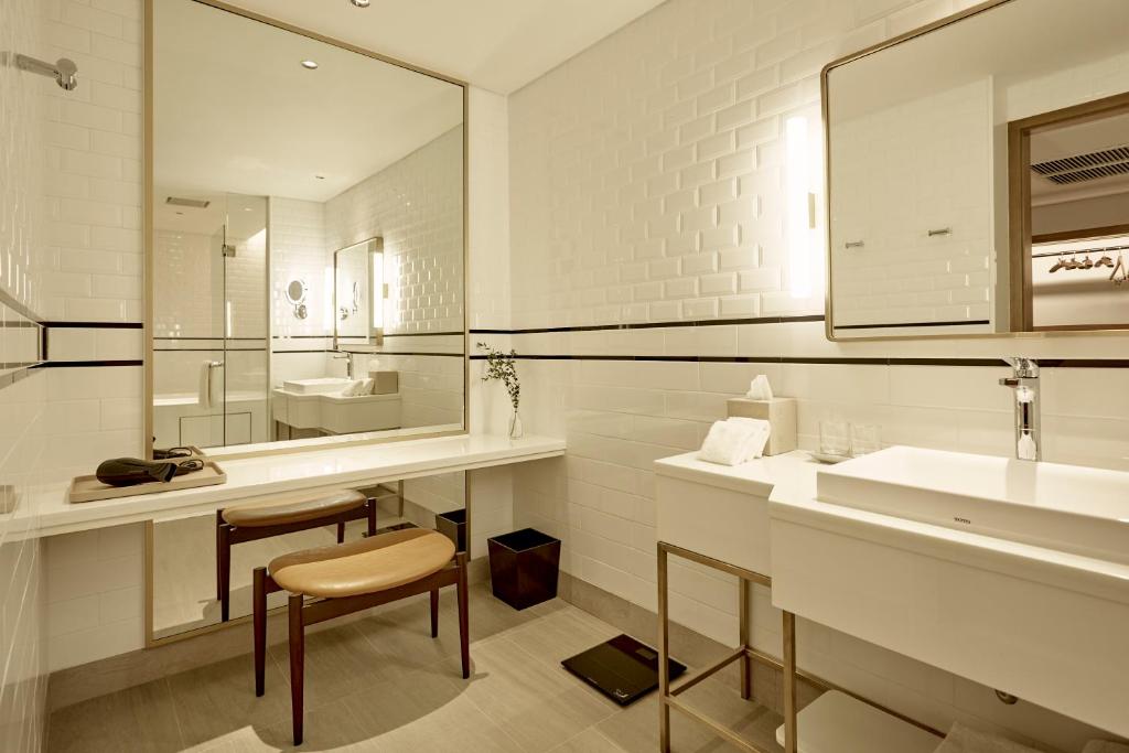 Сьюит (Junior Suite with California King Bed), Отель The Montien