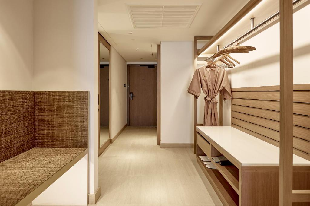 Сьюит (Junior Suite with California King Bed), Отель The Montien