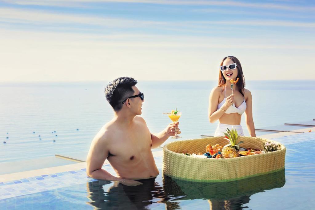 Maximilan Danang Beach Hotel