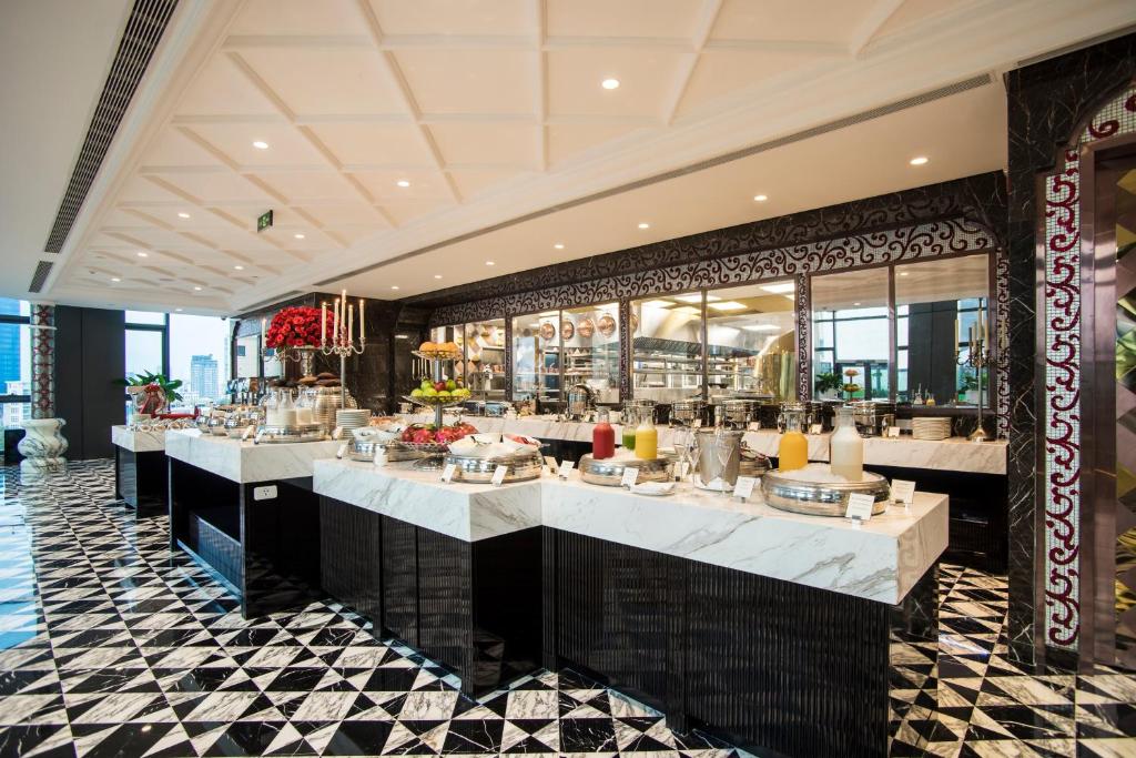 Khách sạn The Reverie Sài Gòn