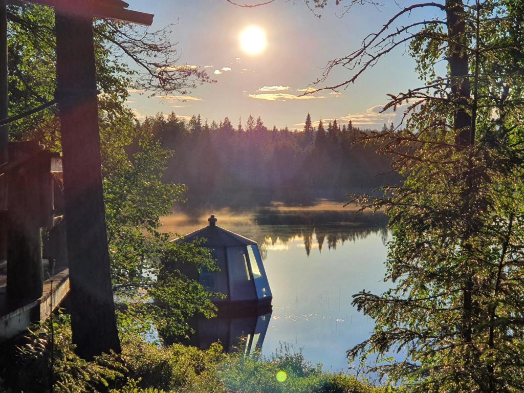 AuroraHut, Overwater Hut photo 3