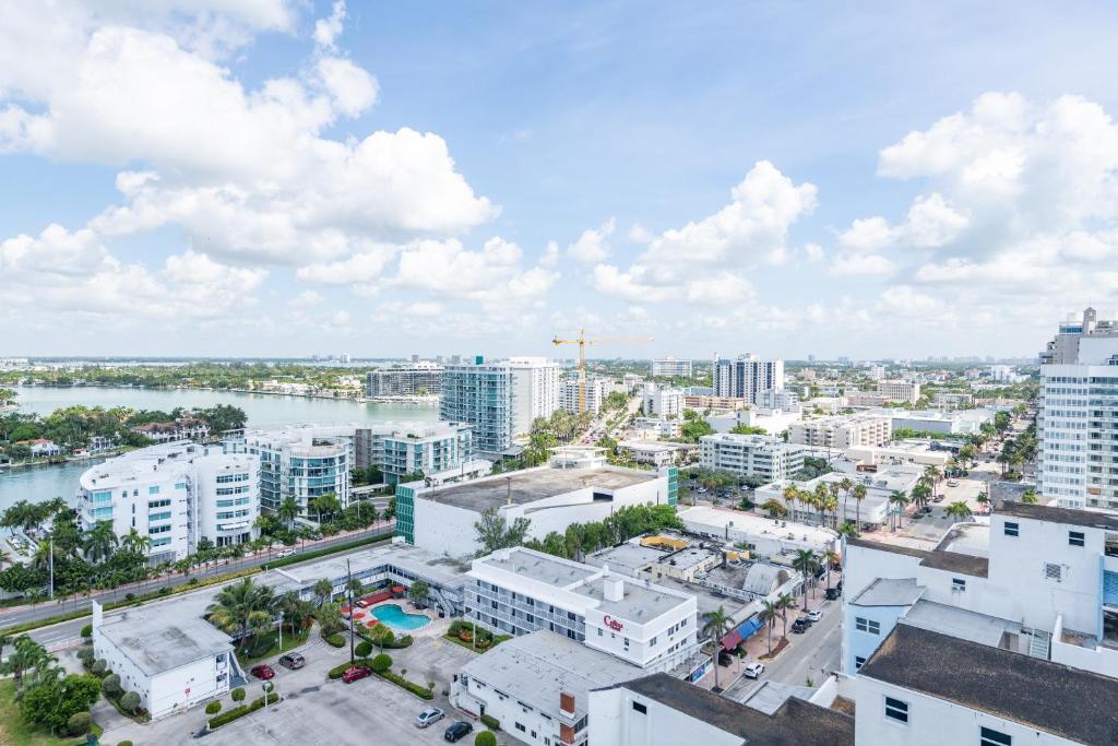 Апартаменты (Апартаменты с 1 спальней и видом на залив, без балкона), Churchill Suites Monte Carlo Miami Beach