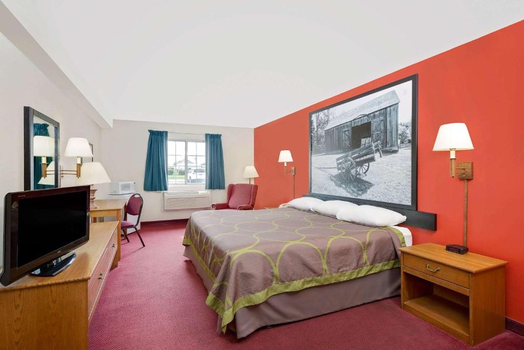 Super 8 by Wyndham Mound City photo 2