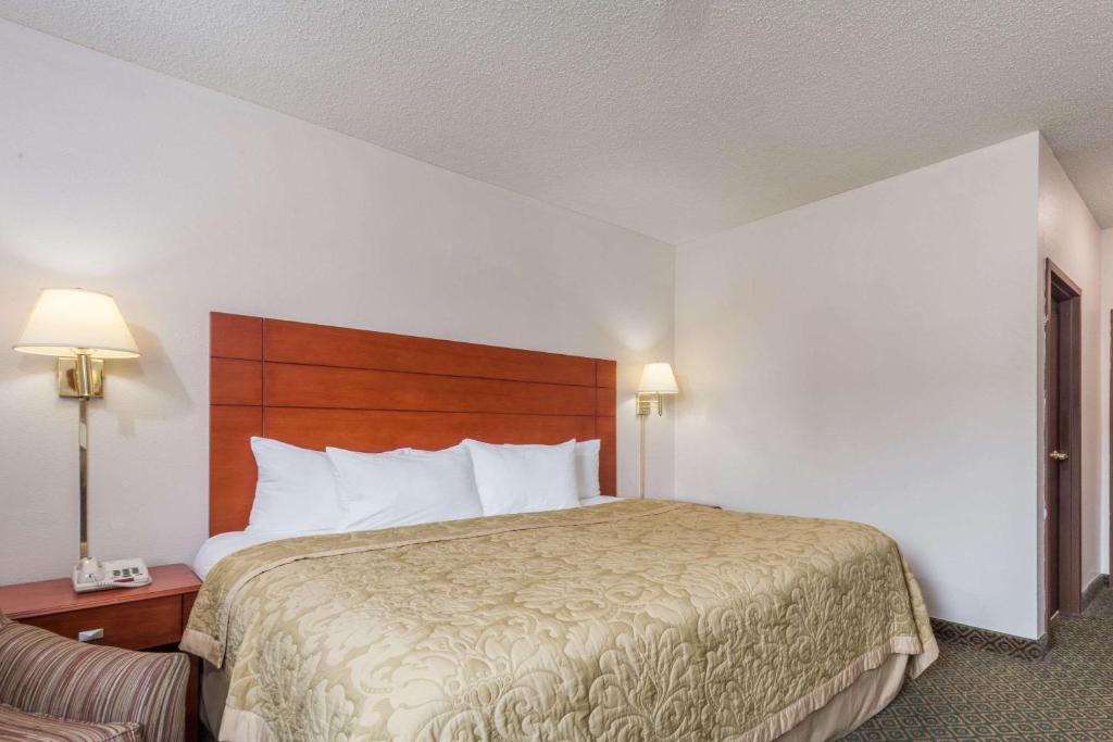 Super 8 by Wyndham St Charles photo 4