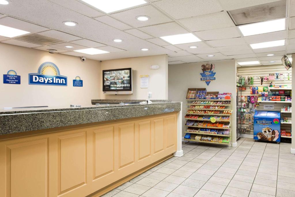 Days Inn by Wyndham Norfolk Airport photo 1
