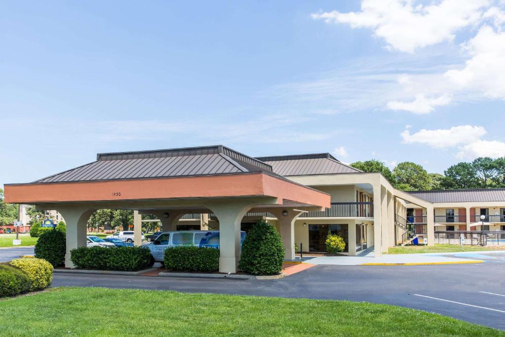Days Inn by Wyndham Norfolk Airport image
