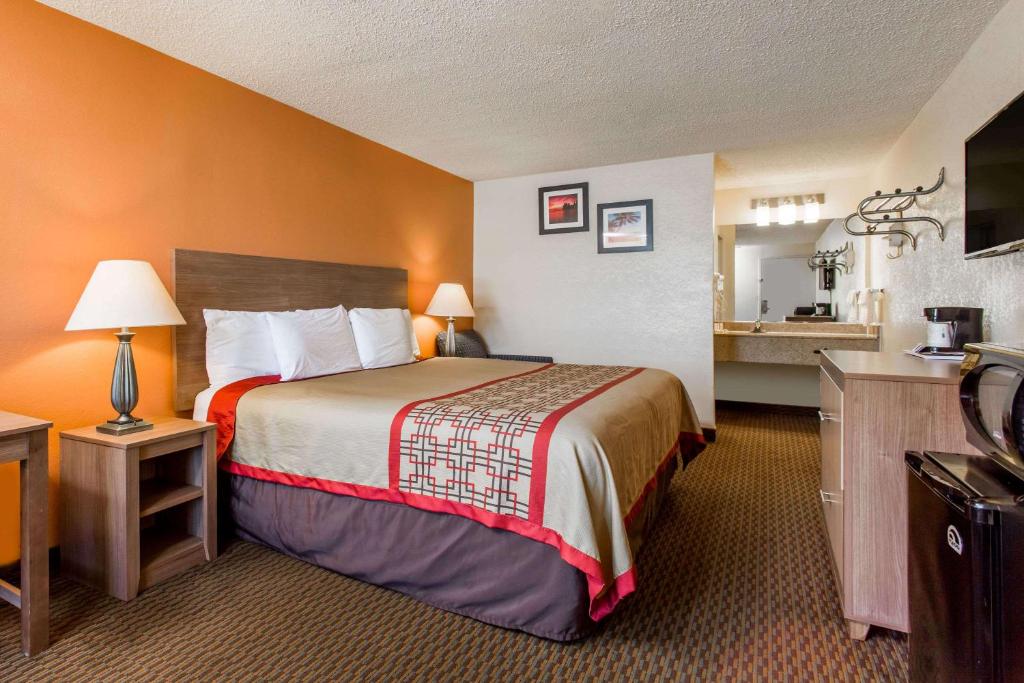 Days Inn by Wyndham Norfolk Airport photo 3
