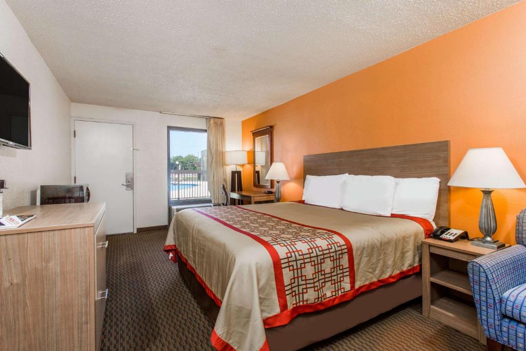Days Inn by Wyndham Norfolk Airport photo 4