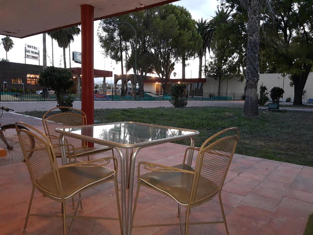 Hotel Las Palmas Midway Inn photo 3