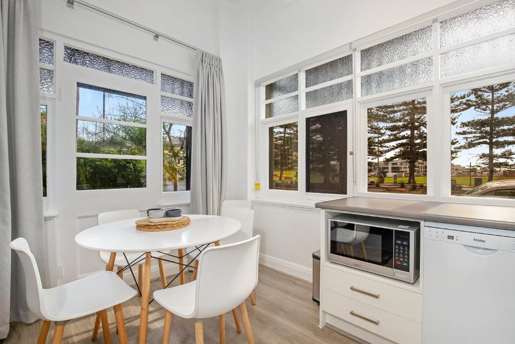 Bayview Apartments photo 2