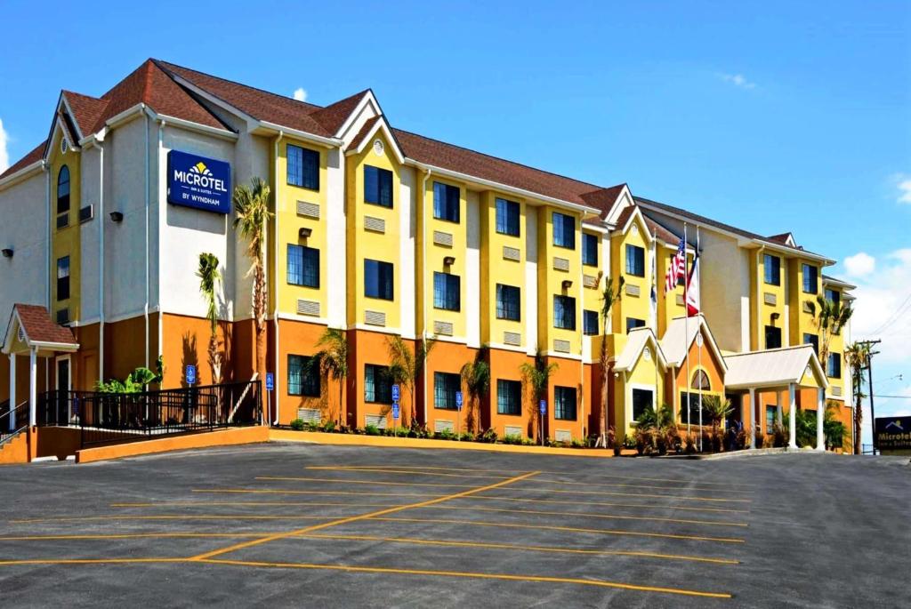 Microtel Inn & Suites by Wyndham New Braunfels I-35 photo 1