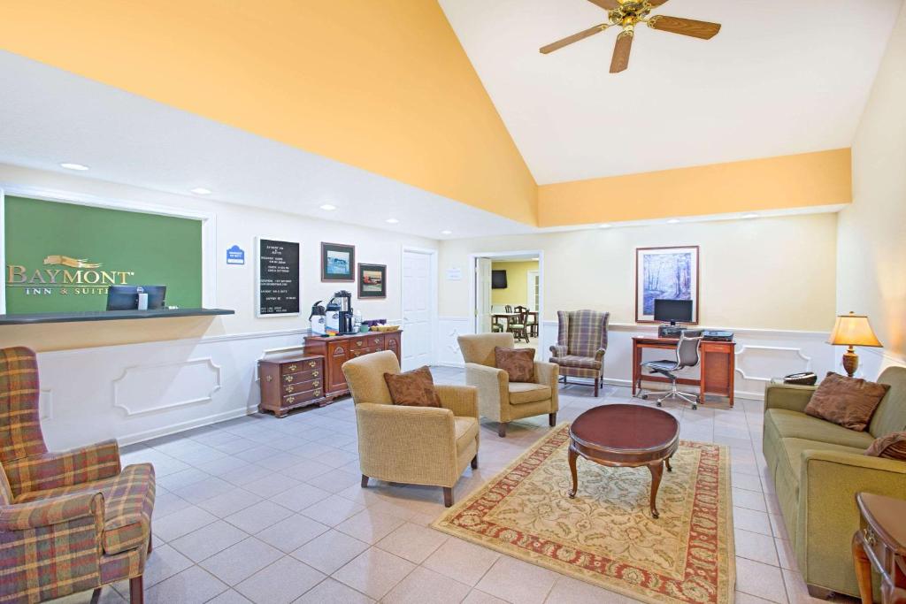 Baymont by Wyndham Forest City image