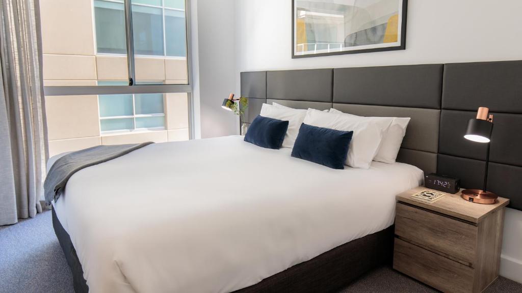 Oaks Glenelg Plaza Pier Suites photo 4