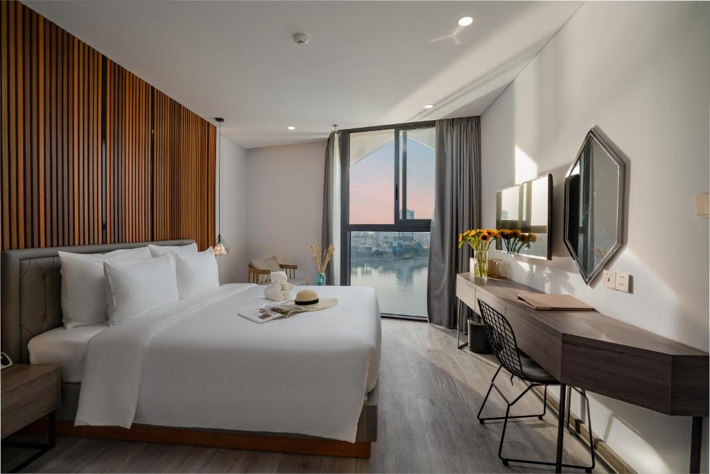 HAIAN Riverfront Hotel