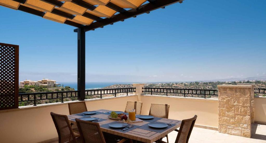 3 bedroom Villa Melandra with private pool and sea views, Aphrodite Hills Resort photo 3