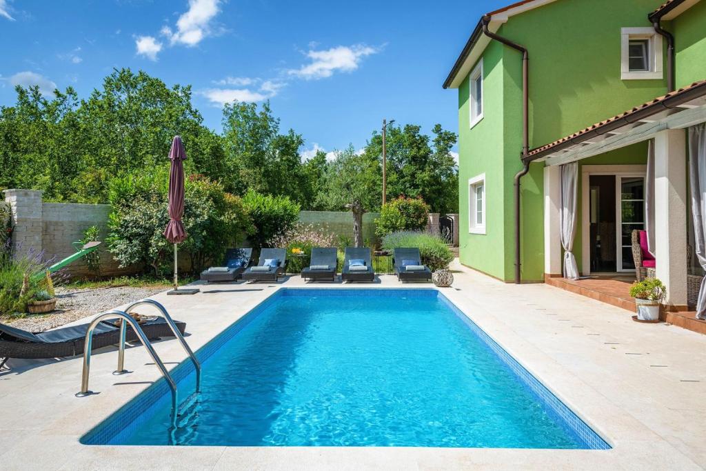 Spacious holiday house / pool / jacuzzi / playground / 6+2 photo 3