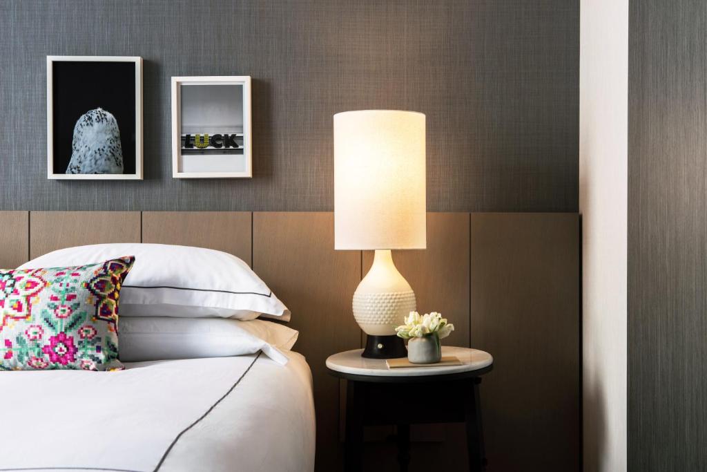 Четырехместный (Номер Делюкс с 2 кроватями размера «queen-size»), Kimpton Gray Hotel Chicago, an IHG Hotel