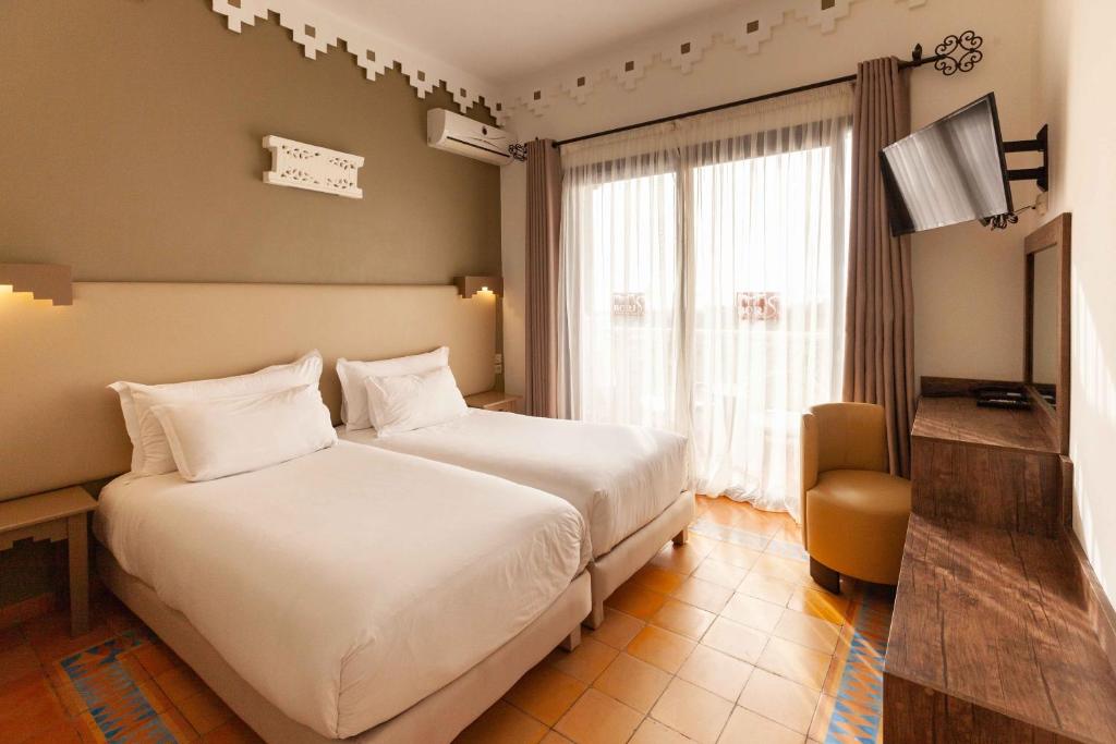 Borjs Hotel Suites & Spa - Tap to explore photos