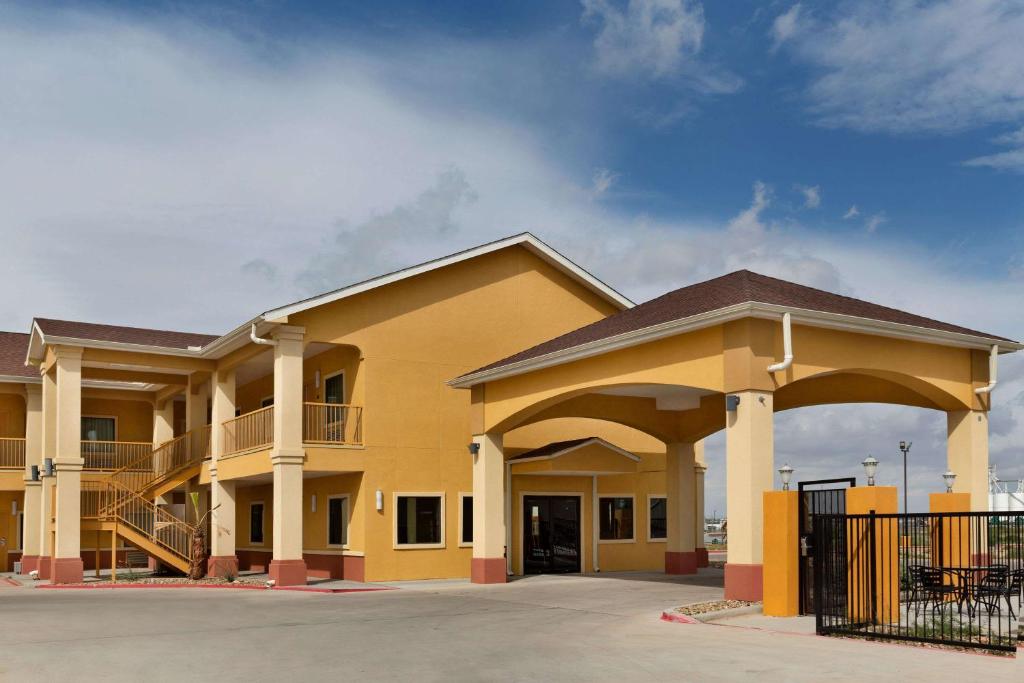 Days Inn by Wyndham Odessa image