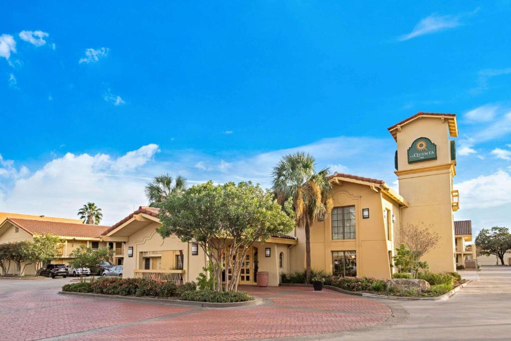 La Quinta Inn by Wyndham San Antonio Market Square image