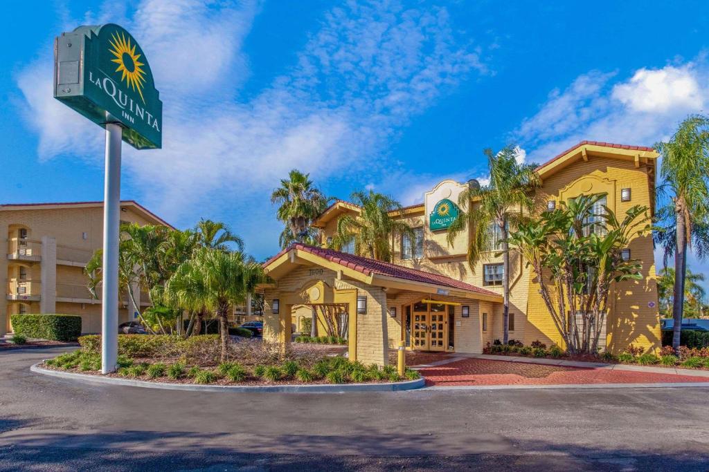 La Quinta Inn by Wyndham Tampa Bay Pinellas Park Clearwater image