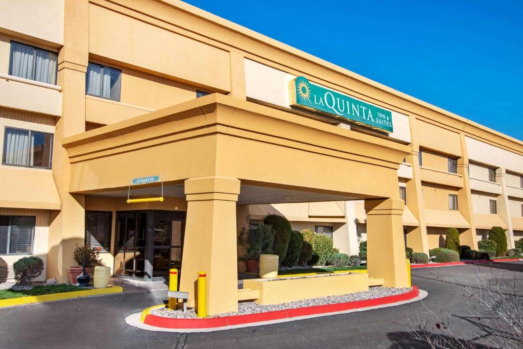La Quinta Inn & Suites by Wyndham Albuquerque Journal Ctr NW image