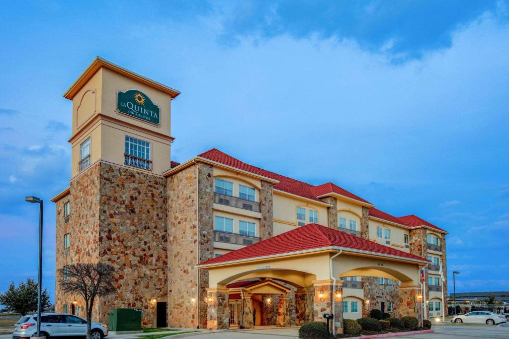 La Quinta by Wyndham McKinney photo 2