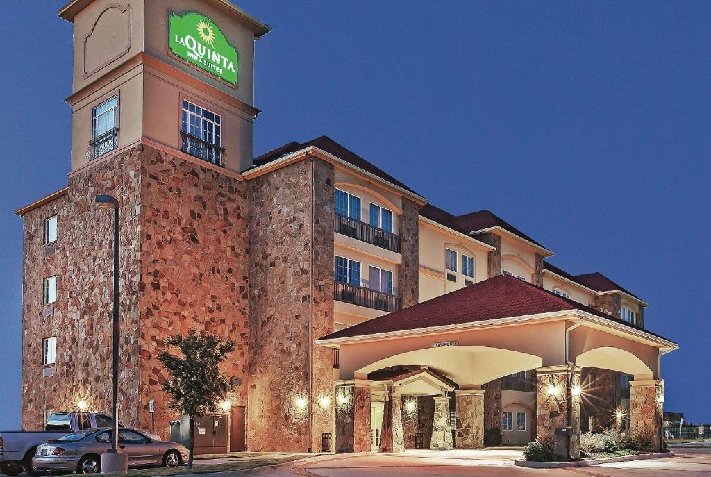 La Quinta by Wyndham McKinney photo 1