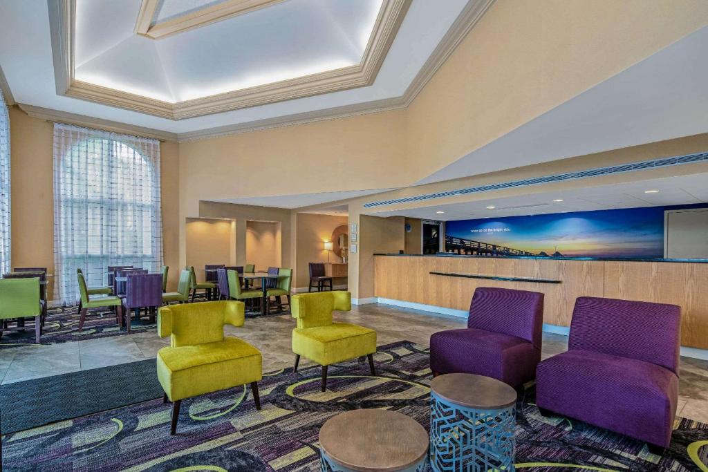La Quinta by Wyndham Naples Downtown photo 4