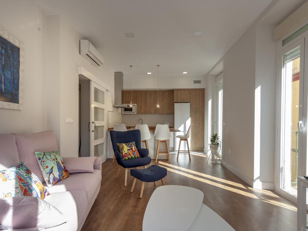 RD APARCAMIENTO INCLUIDO TRIANA luminoso cómodo apartamento 2Bd 2Bth photo 2