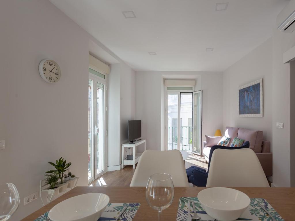 RD APARCAMIENTO INCLUIDO TRIANA luminoso cómodo apartamento 2Bd 2Bth photo 3