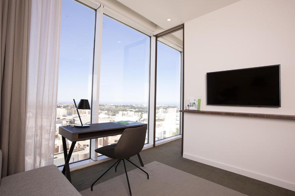 Holiday Inn Algiers - Cheraga Tower, an IHG Hotel photo 1