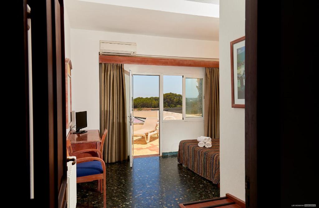 Hostal Illes Pitiüses photo 4