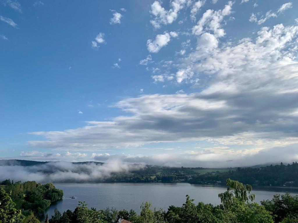 Двухместный (Двухместный номер с 1 кроватью, вид на озеро), Penzion Kozí Horka u Brněnské přehrady