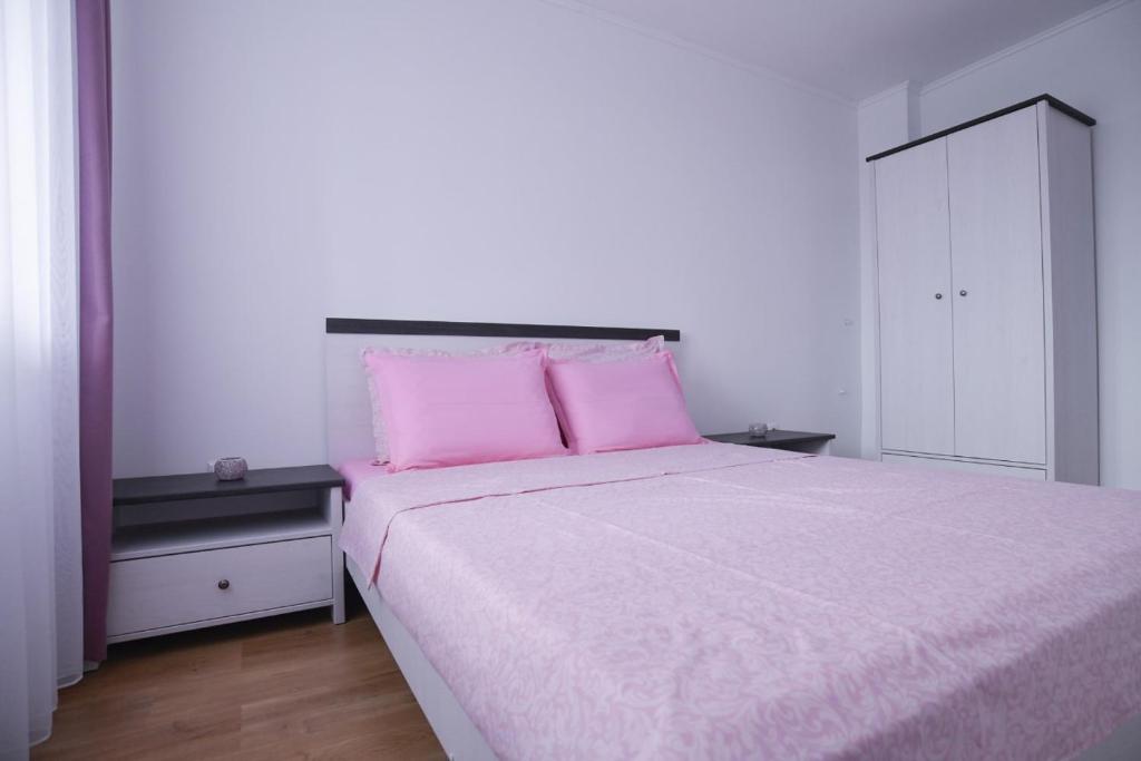White Apartment photo 1