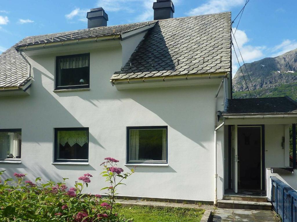 Four-Bedroom Holiday home in Bygstad 1 photo 3