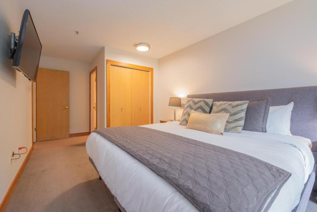 Glaciers Lodge by Outpost Whistler photo 4