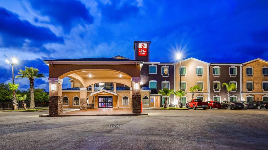 Best Western Plus Heritage Inn image