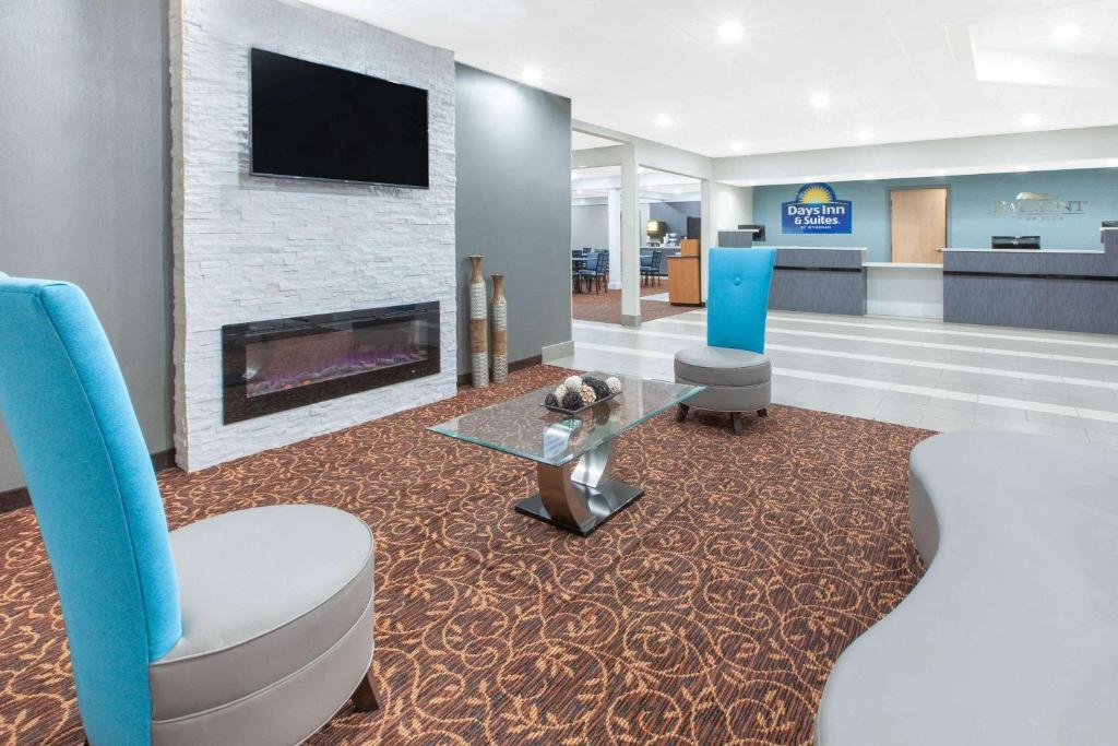 Days Inn & Suites by Wyndham Grand Rapids Near Downtown photo 1