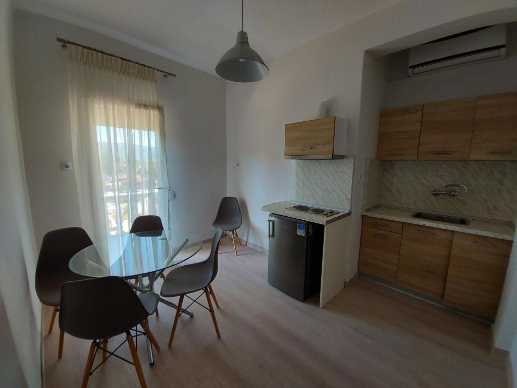 Sea View Apartment - Tap to explore photos