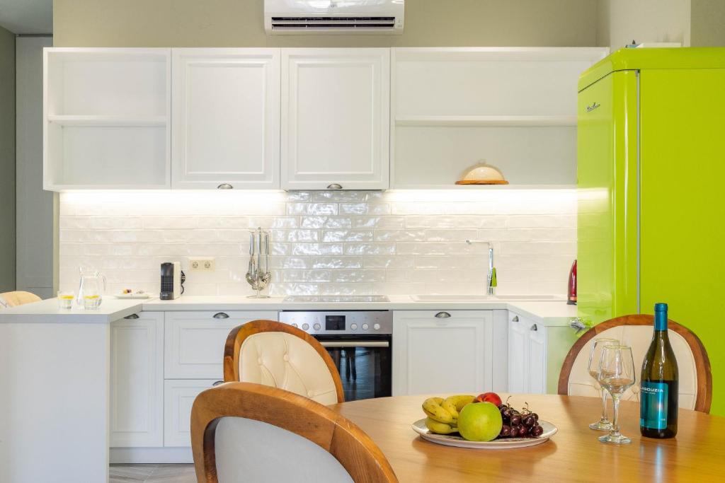 Ormos Luxury Suites Elia photo 3