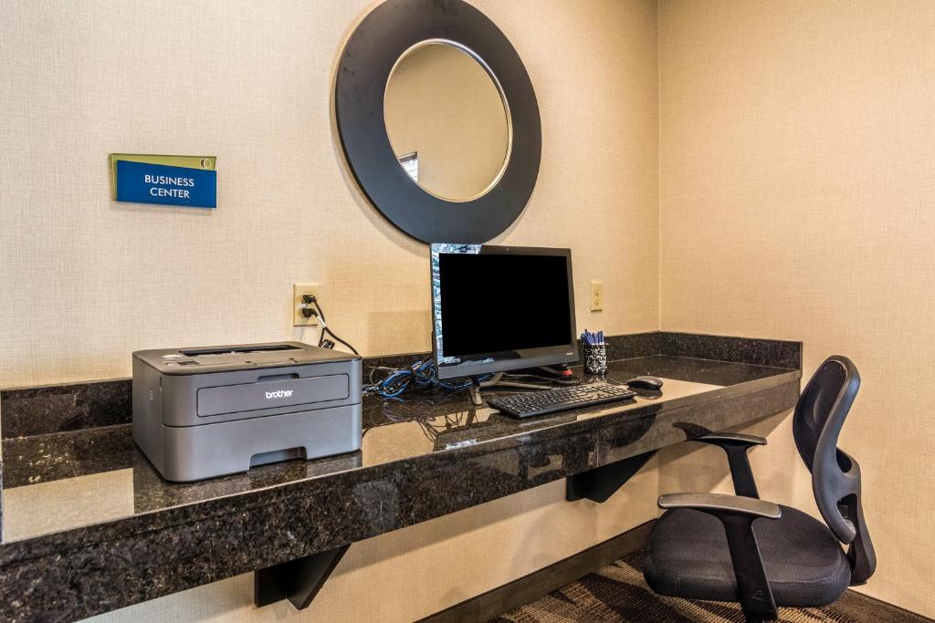 Cobblestone Hotel & Suites - Erie photo 1