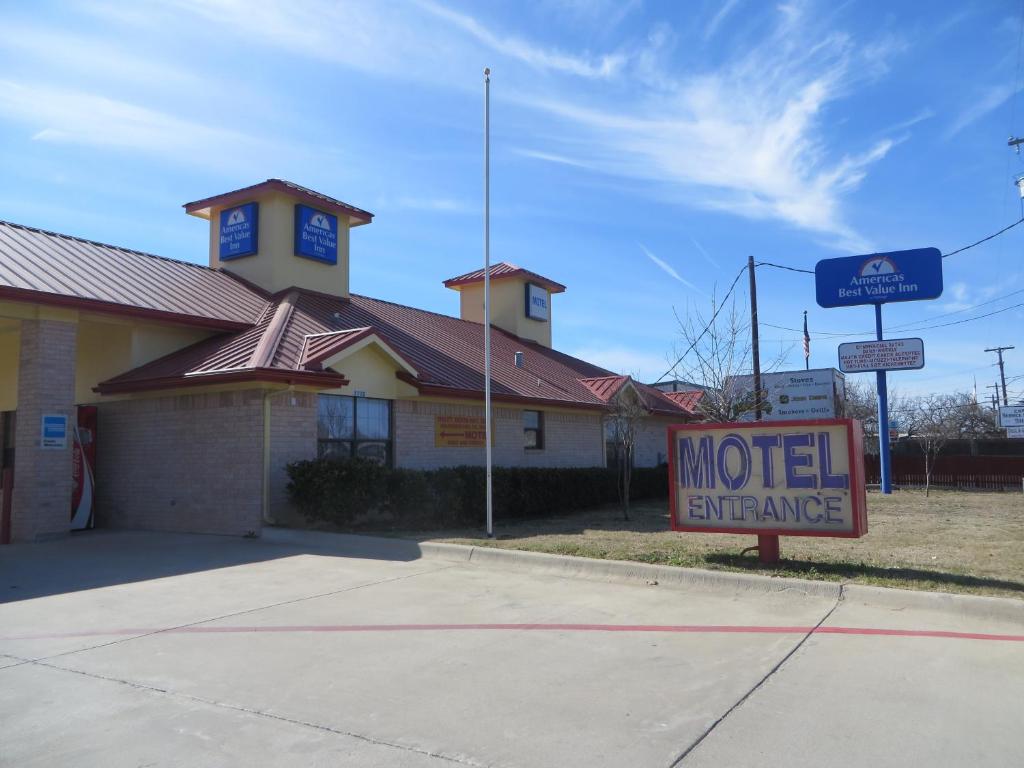 Americas Best Value Inn Weatherford, TX image