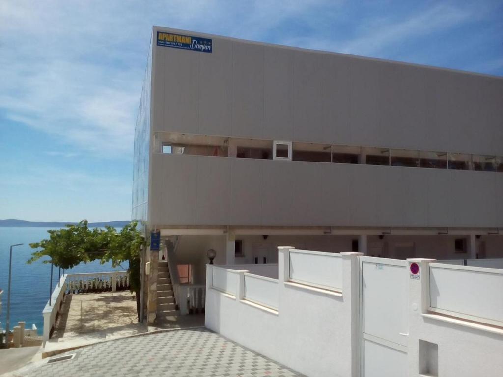 Comforting Holiday Home in Okrug Gornji near Seabeach