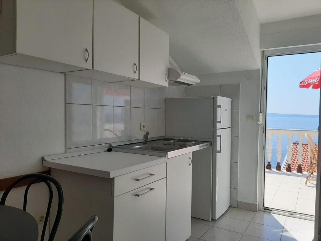 Quaint Holiday Home in Okrug Gornji near Bocici Beach photo 4
