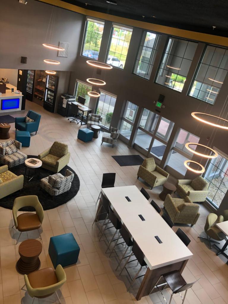 Clarion Pointe Indianapolis Airport photo 3
