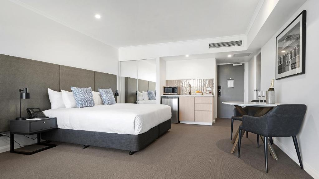Oaks Toowoomba Hotel - Tap to explore photos