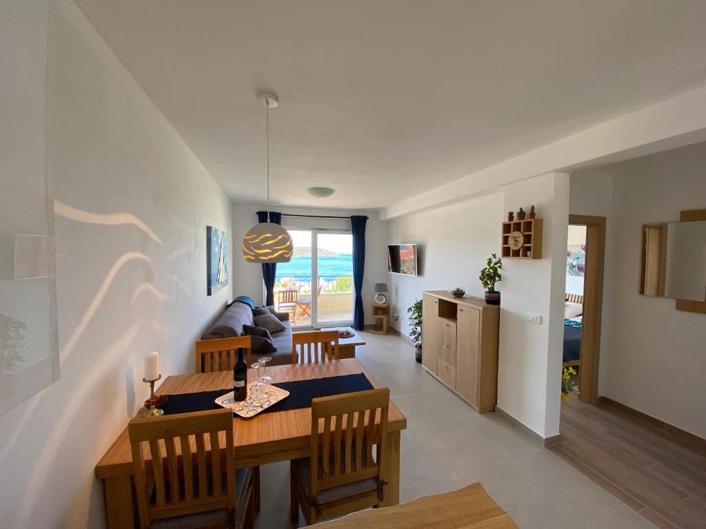 Apartment Sandra (2+2) with a breathtaking view 2 photo 1