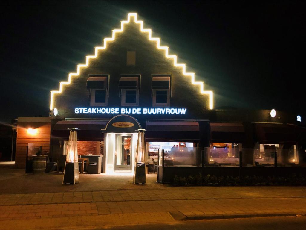 Slapen bij de Buurvrouw photo 3